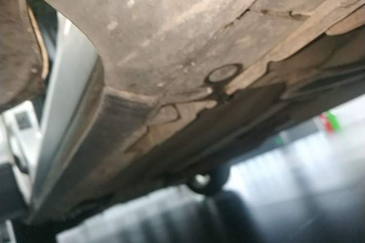 Used Ford Kuga 2018 EcoBoost 180 Two-Wheel-Drive Platinum Edition Right Side Sill