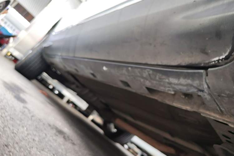 Used Ford Kuga 2018 Facelifted EcoBoost 180 Two-Wheel Drive Luxury Wing Edition Right Side Sill