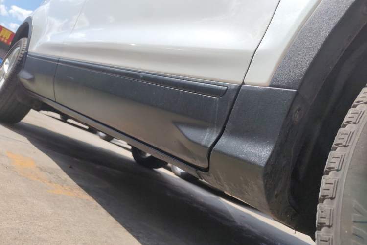 Used Ford Kuga 2018 EcoBoost 180 Two-Wheel-Drive Platinum Edition Right Side Sill