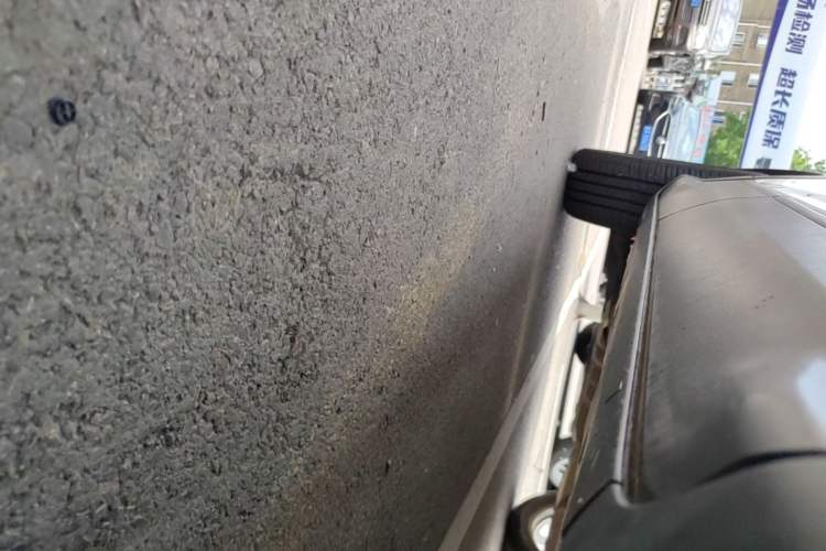 Used Ford Kuga 2018 EcoBoost 180 Two-Wheel-Drive Platinum Edition Right Side Sill