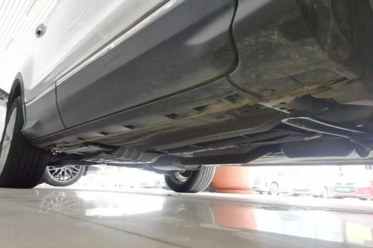 Used Ford Kuga 2018 EcoBoost 180 Two-Wheel-Drive Luxury Wing Edition Right Side Sill