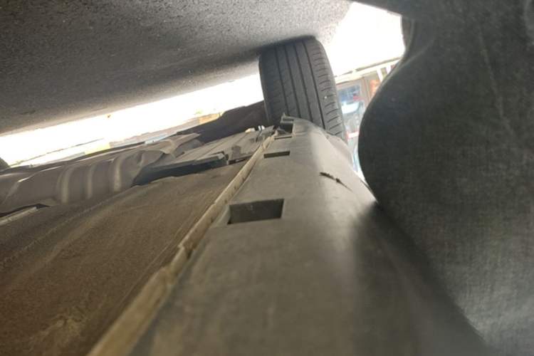 Used Ford Kuga 2018 Facelifted EcoBoost 180 Two-Wheel-Drive Platinum Wing Edition Right Side Sill