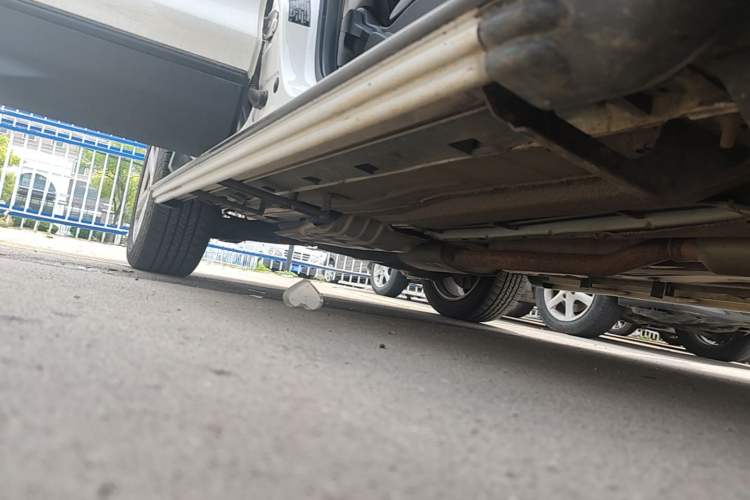 Used Ford Kuga 2018 EcoBoost 180 Two-Wheel-Drive Platinum Edition Right Side Sill