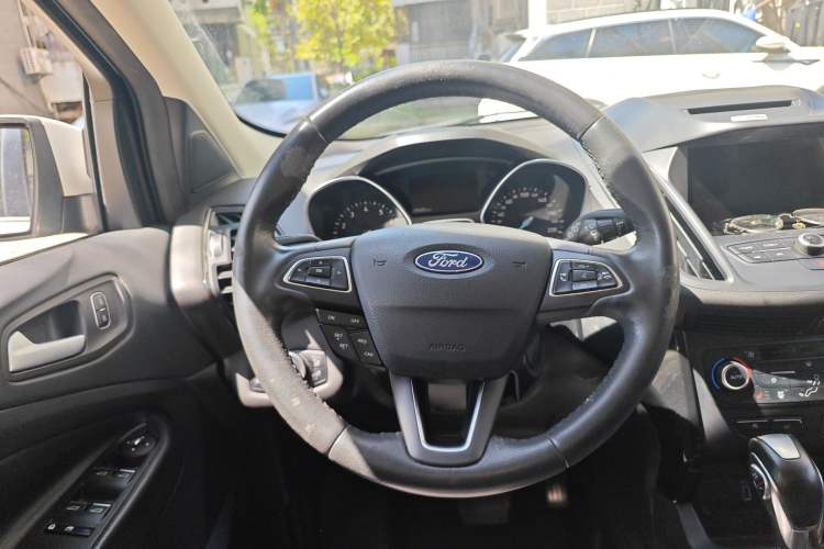Used Ford Kuga 2018 EcoBoost 180 Two-Wheel-Drive Luxury Wing Edition Steering Wheel