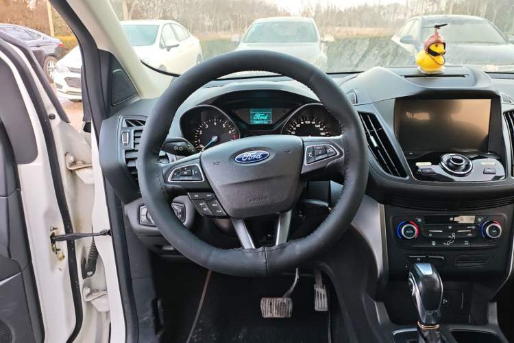 Used Ford Kuga 2018 EcoBoost 180 Two-Wheel-Drive Platinum Edition Steering Wheel