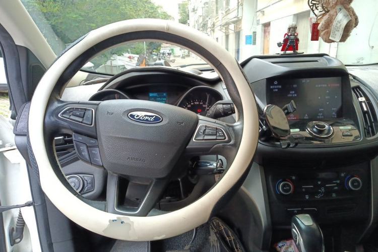 Used Ford Kuga 2018 Facelifted EcoBoost 180 Two-Wheel-Drive Platinum Wing Edition Steering Wheel