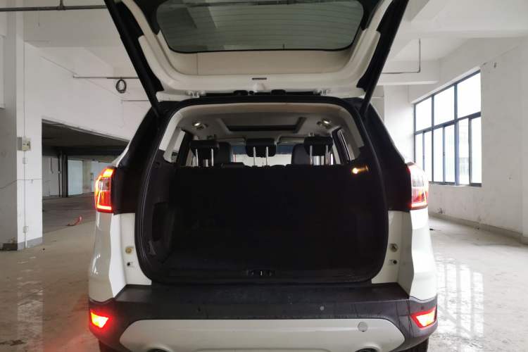 Used Ford Kuga 2018 EcoBoost 180 Two-Wheel-Drive Luxury Wing Edition Trunk