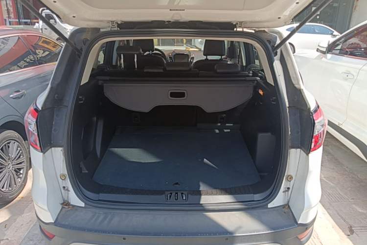 Used Ford Kuga 2018 EcoBoost 180 Two-Wheel-Drive Platinum Edition Trunk