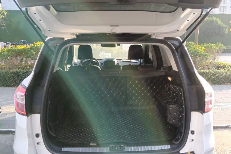 Used Ford Kuga 2018 EcoBoost 180 Two-Wheel-Drive Platinum Edition Trunk