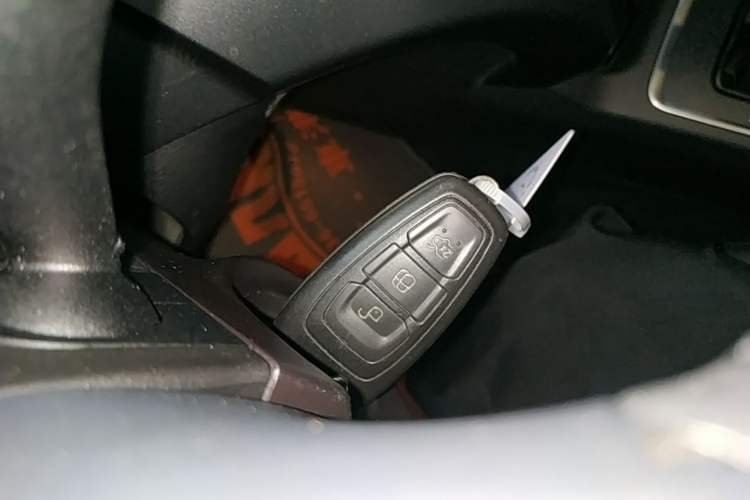 Used Ford Kuga 2018 EcoBoost 180 Two-Wheel-Drive Platinum Edition Vehicle Key
