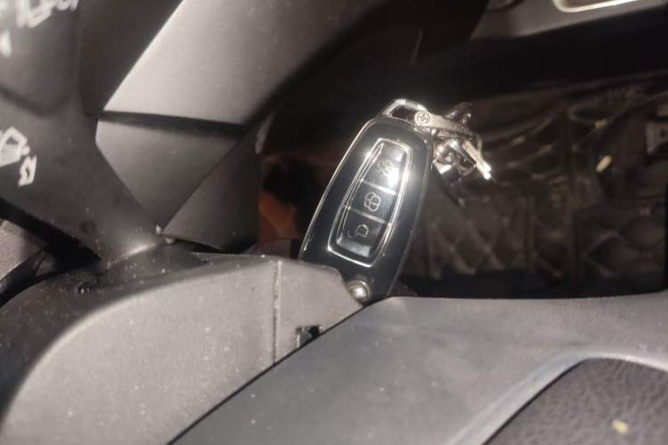 Used Ford Kuga 2018 EcoBoost 180 Two-Wheel-Drive Platinum Edition Vehicle Key