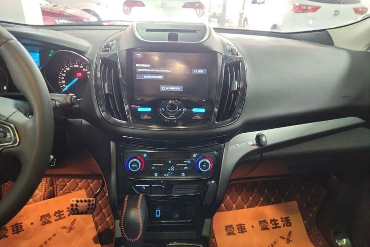 Used Ford Kuga 2018 EcoBoost 180 Two-Wheel-Drive Platinum Edition Audio And AC Panel