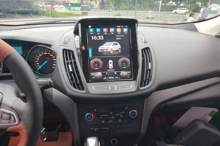 Used Ford Kuga 2018 EcoBoost 180 Two-Wheel-Drive Platinum Edition Audio And AC Panel