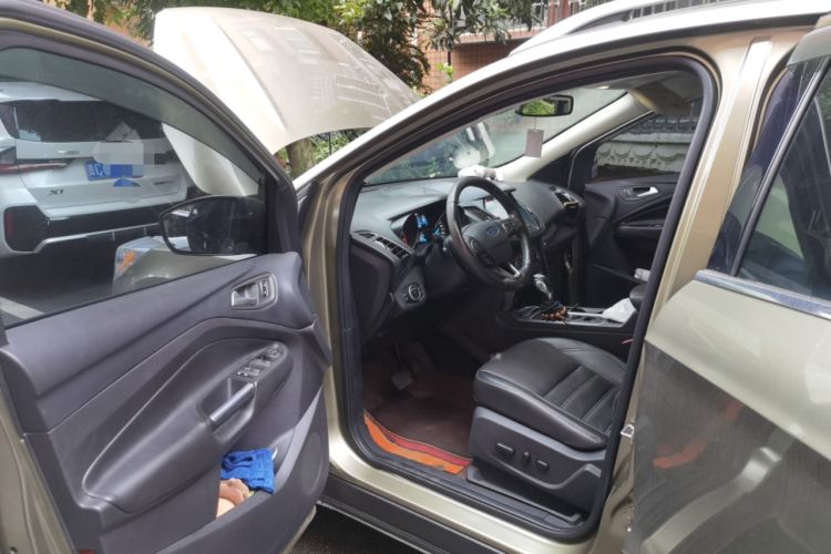 Used Ford Kuga 2018 Facelifted EcoBoost 180 Two-Wheel Drive Luxury Wing Edition Driver Seat