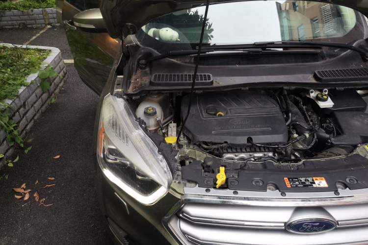 Used Ford Kuga 2018 Facelifted EcoBoost 180 Two-Wheel Drive Luxury Wing Edition Engine Bay Right
