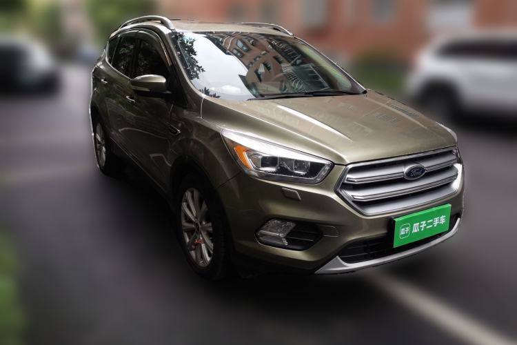 Used Ford Kuga 2018 Facelifted EcoBoost 180 Two-Wheel Drive Luxury Wing Edition Front Right 45 Deg