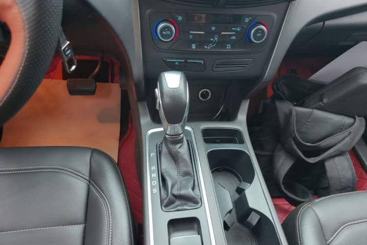 Used Ford Kuga 2018 EcoBoost 180 Two-Wheel-Drive Platinum Edition Gear Lever