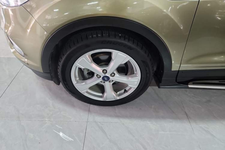 Used Ford Kuga 2018 EcoBoost 180 Two-Wheel-Drive Platinum Edition Left Front Wheel Hub
