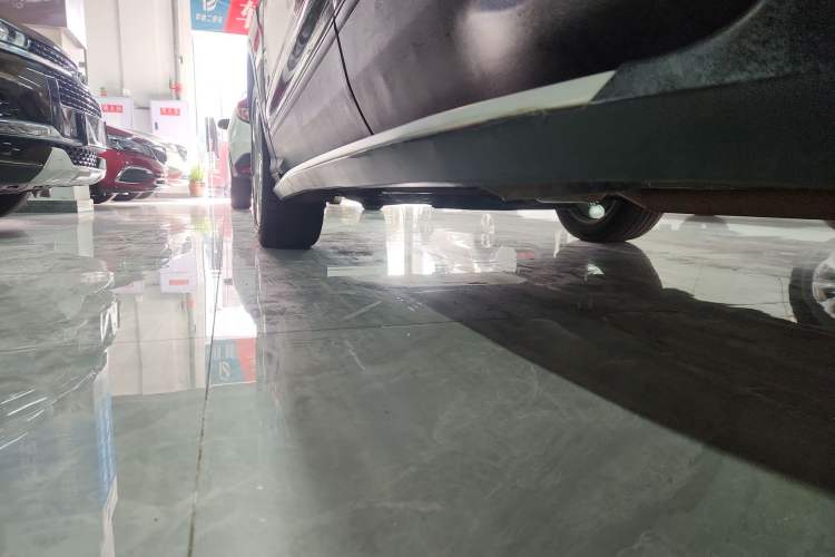Used Ford Kuga 2018 EcoBoost 180 Two-Wheel-Drive Platinum Edition Left Side Sill