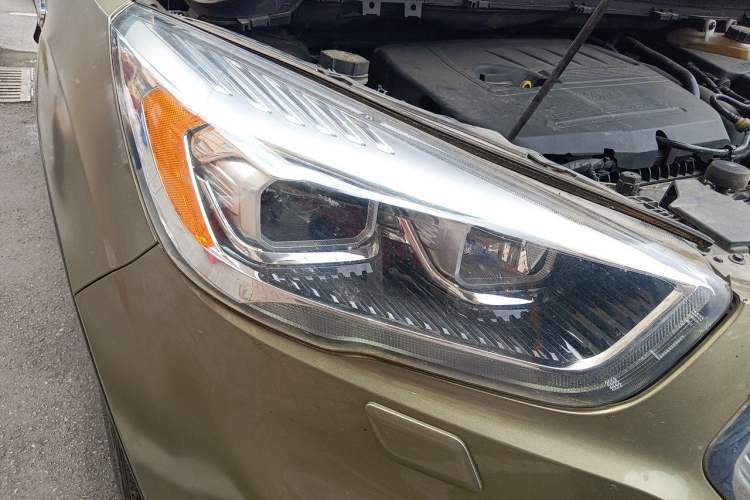Used Ford Kuga 2018 EcoBoost 180 Two-Wheel-Drive Luxury Wing Edition Right Front Headlight