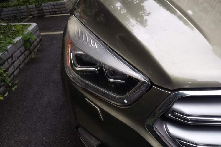 Used Ford Kuga 2018 Facelifted EcoBoost 180 Two-Wheel Drive Luxury Wing Edition Right Front Headlight