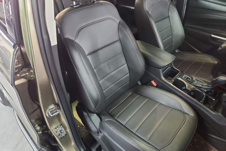 Used Ford Kuga 2018 EcoBoost 180 Two-Wheel-Drive Platinum Edition Right Front Seat