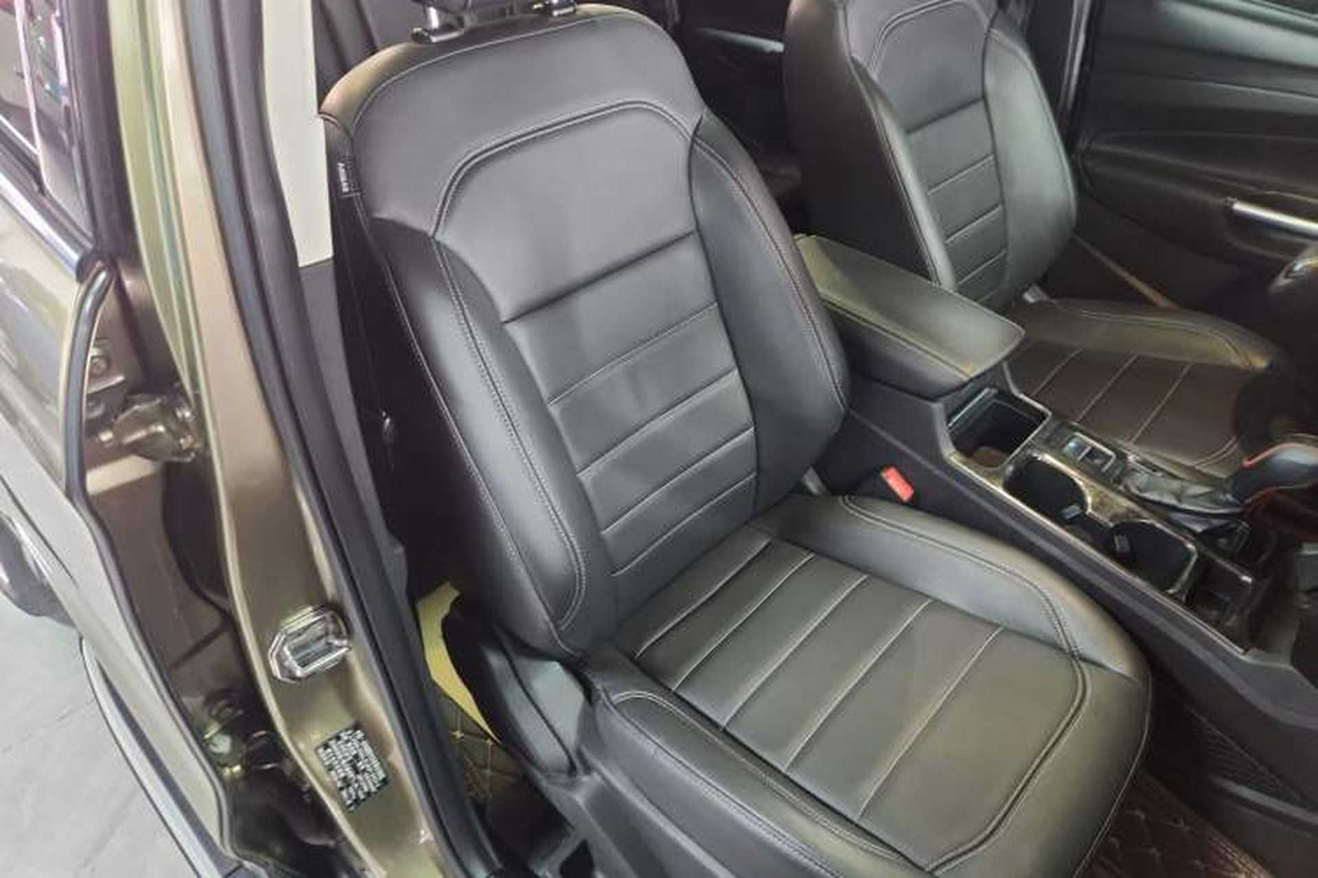 Used Ford Kuga 2018 EcoBoost 180 Two-Wheel-Drive Platinum Edition Right Front Seat