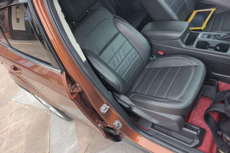 Used Ford Kuga 2018 EcoBoost 180 Two-Wheel-Drive Platinum Edition Right Front Seat