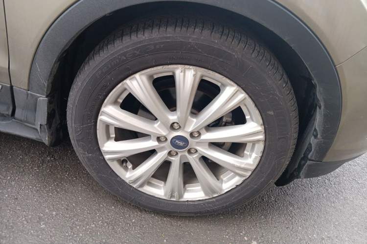 Used Ford Kuga 2018 EcoBoost 180 Two-Wheel-Drive Luxury Wing Edition Right Front Wheel Hub