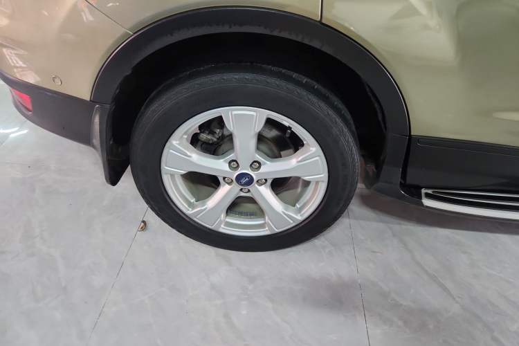 Used Ford Kuga 2018 EcoBoost 180 Two-Wheel-Drive Platinum Edition Right Rear Wheel Hub
