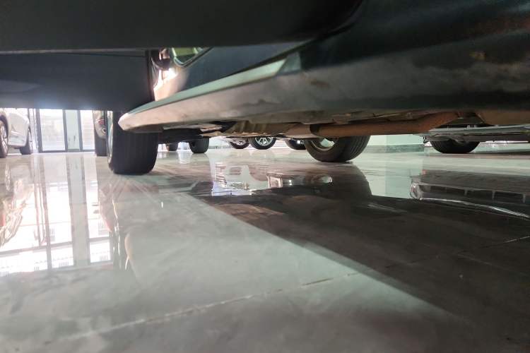 Used Ford Kuga 2018 EcoBoost 180 Two-Wheel-Drive Platinum Edition Right Side Sill