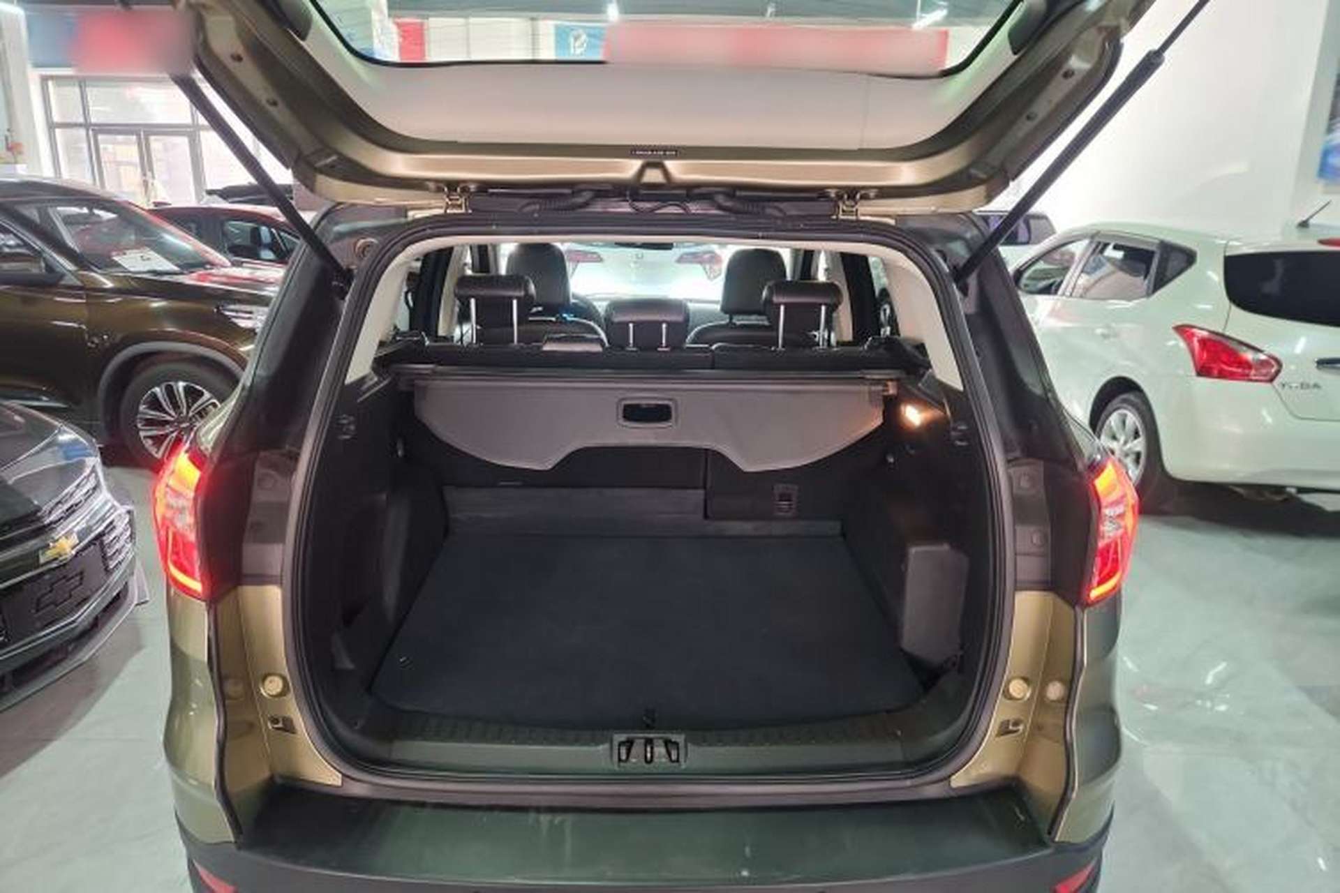 Used Ford Kuga 2018 EcoBoost 180 Two-Wheel-Drive Platinum Edition Trunk