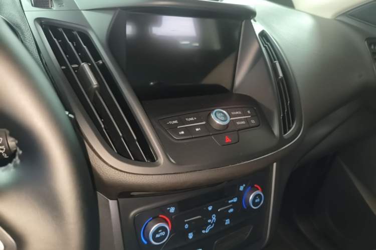 Used Ford Kuga 2019 EcoBoost 180 Two-Wheel-Drive Platinum Edition China VI Standard Audio And AC Panel