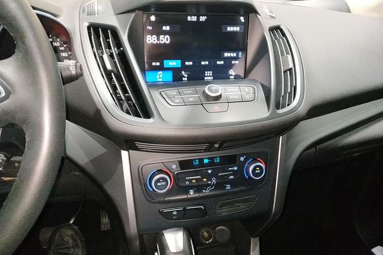 Used Ford Kuga 2019 EcoBoost 180 Two-Wheel-Drive Platinum Edition China VI Standard Audio And AC Panel