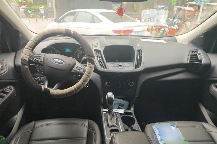 Used Ford Kuga 2019 EcoBoost 180 Two-Wheel-Drive Platinum Edition China VI Standard Center Console