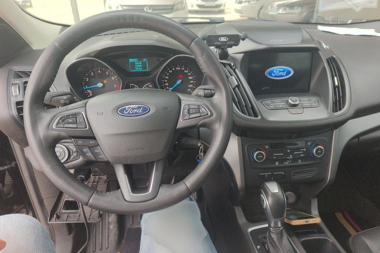 Used Ford Kuga 2019 EcoBoost 180 Two-Wheel-Drive Platinum Edition China VI Standard Center Console