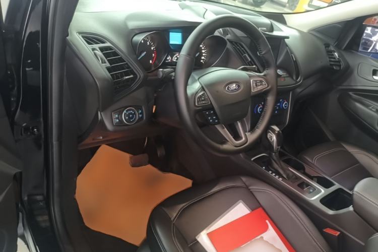 Used Ford Kuga 2019 EcoBoost 180 Two-Wheel-Drive Platinum Edition China VI Standard Center Console