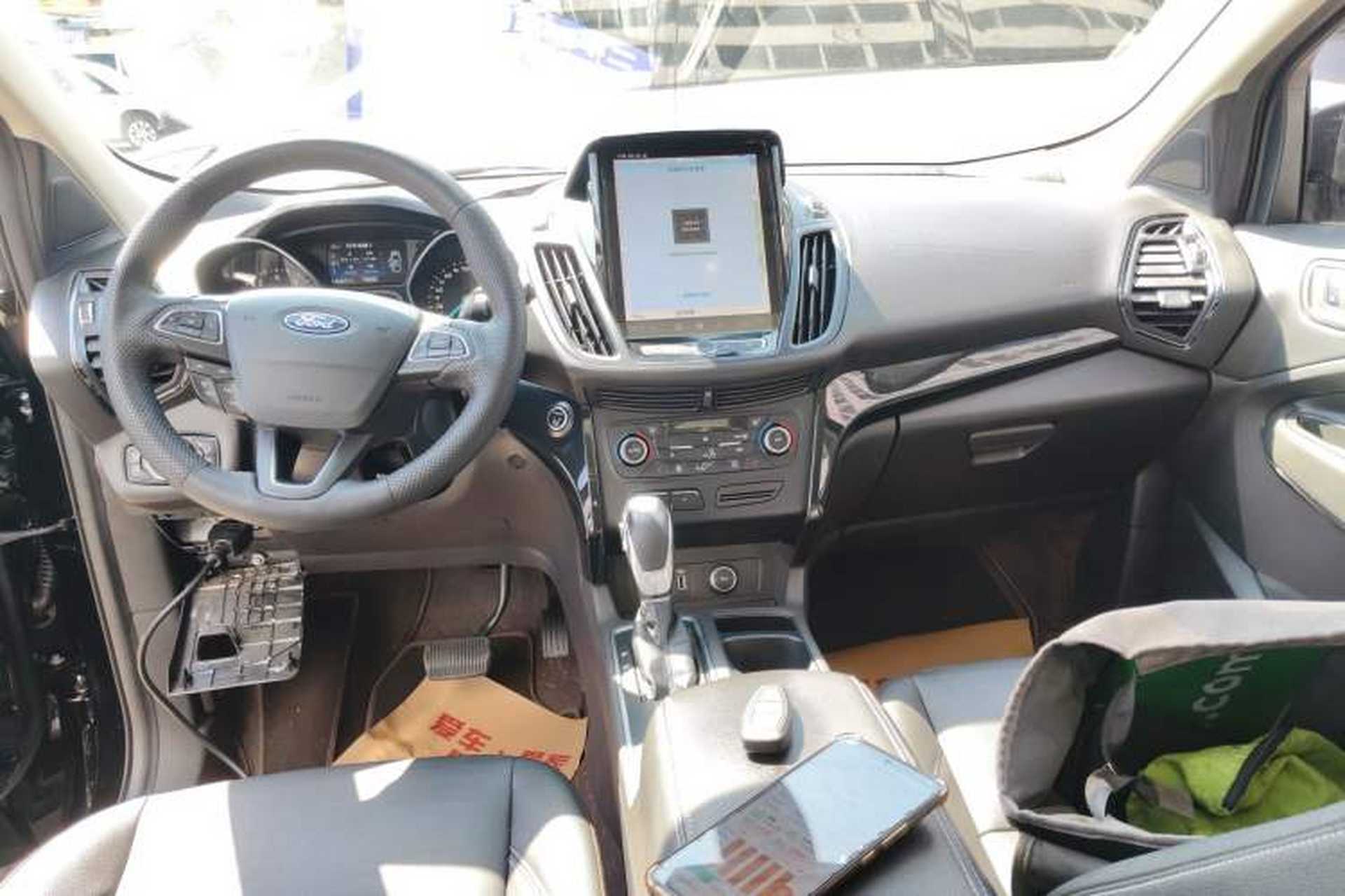 Used Ford Kuga 2019 EcoBoost 180 Two-Wheel-Drive Titanium Plus Model China V Standard Center Console