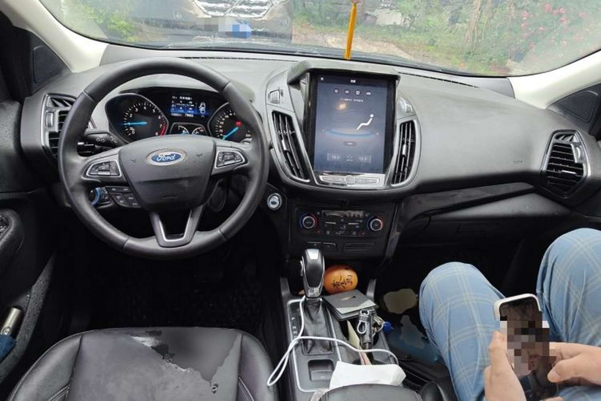 Used Ford Kuga 2019 EcoBoost 180 Two-Wheel-Drive Titanium Plus Model China VI Standard Center Console