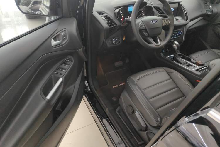 Used Ford Kuga 2019 EcoBoost 180 Two-Wheel-Drive Platinum Edition China VI Standard Driver Seat