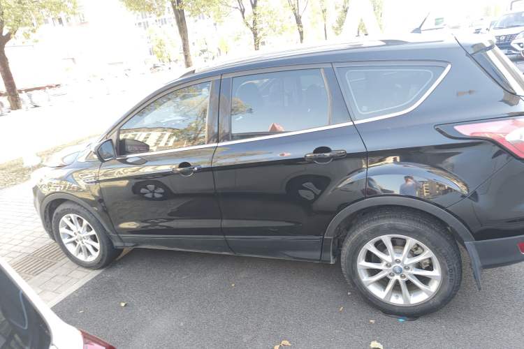 Used Ford Kuga 2019 EcoBoost 180 Two-Wheel-Drive Platinum Edition China VI Standard Exterior 3