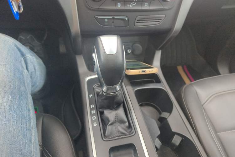 Used Ford Kuga 2019 EcoBoost 180 Two-Wheel-Drive Platinum Edition China VI Standard Gear Lever