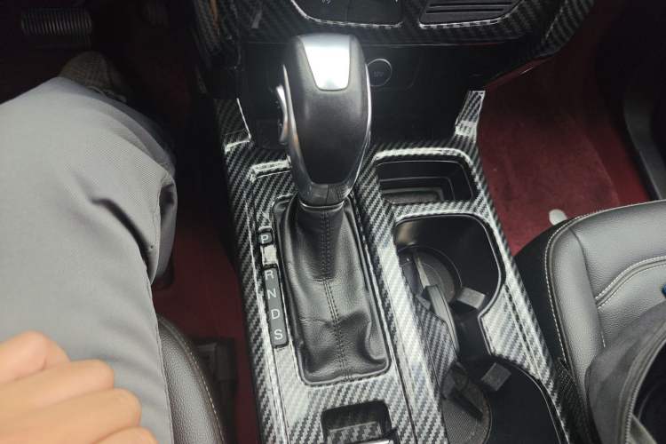 Used Ford Kuga 2019 EcoBoost 180 Two-Wheel-Drive Platinum Edition China VI Standard Gear Lever