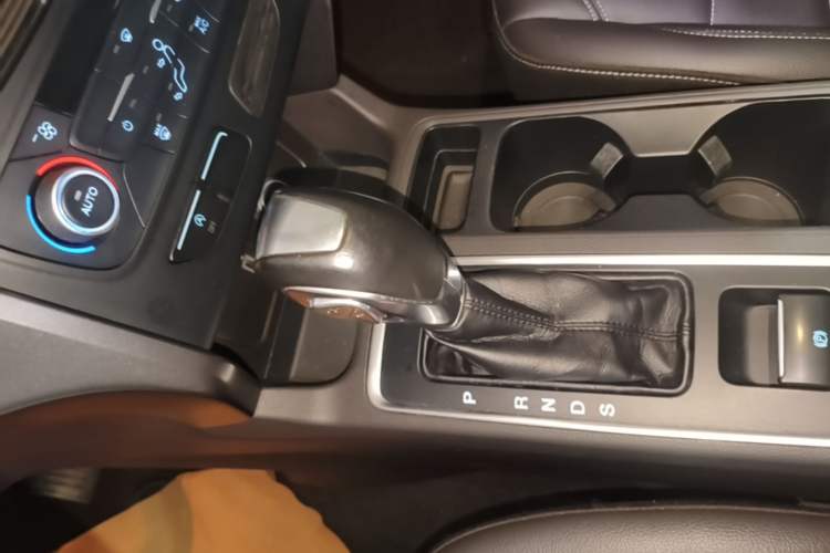 Used Ford Kuga 2019 EcoBoost 180 Two-Wheel-Drive Platinum Edition China VI Standard Gear Lever