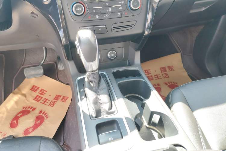 Used Ford Kuga 2019 EcoBoost 180 Two-Wheel-Drive Titanium Plus Model China V Standard Gear Lever