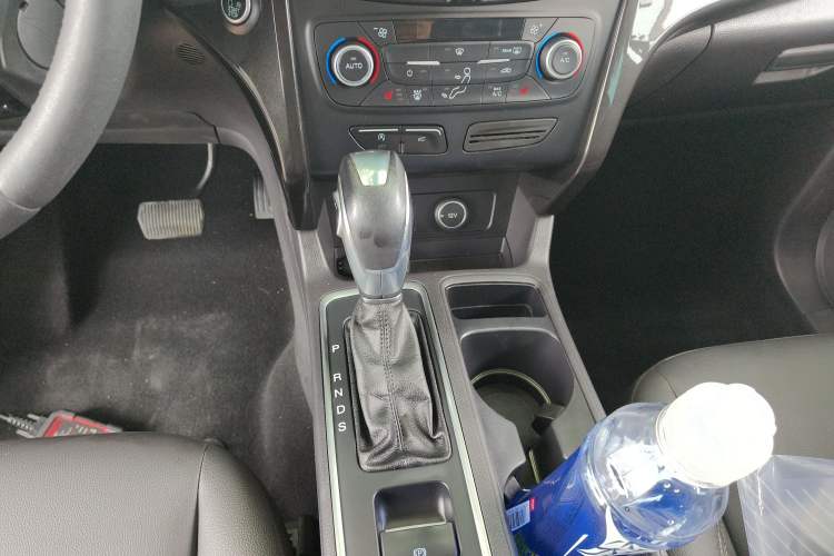 Used Ford Kuga 2019 EcoBoost 180 Two-Wheel-Drive Titanium Plus Model China VI Standard Gear Lever