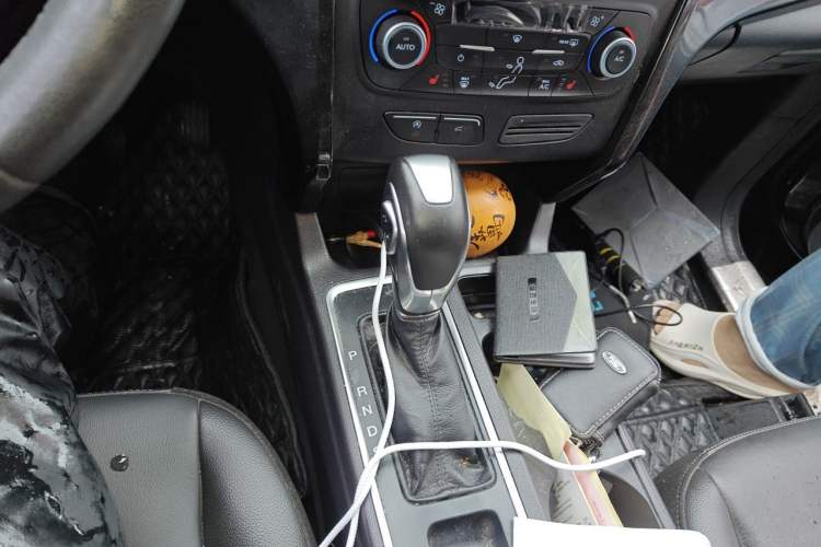 Used Ford Kuga 2019 EcoBoost 180 Two-Wheel-Drive Titanium Plus Model China VI Standard Gear Lever