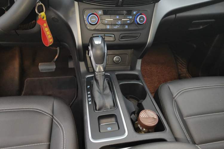 Used Ford Kuga 2019 EcoBoost 180 Two-Wheel-Drive Platinum Edition China VI Standard Gear Lever