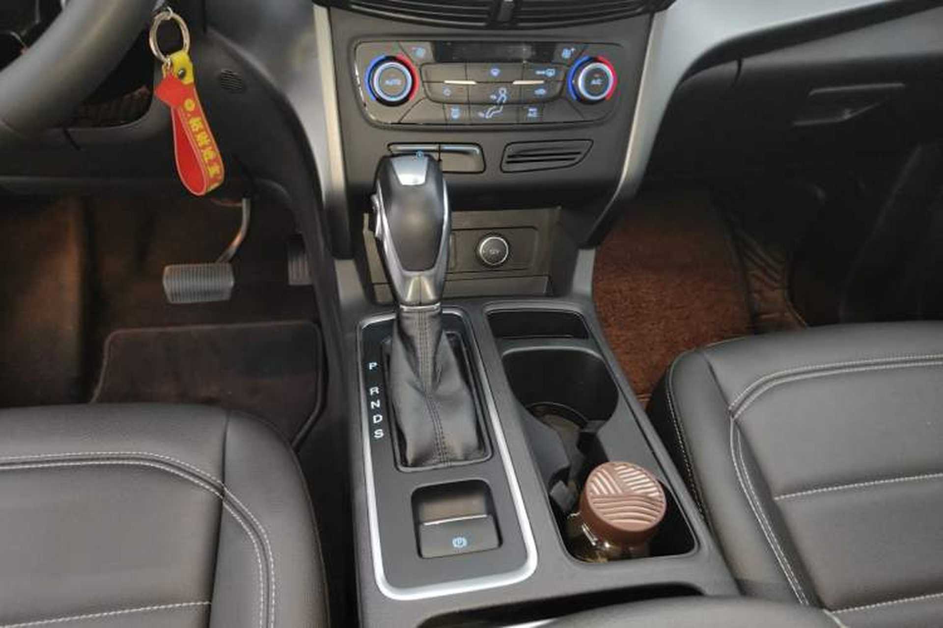 Used Ford Kuga 2019 EcoBoost 180 Two-Wheel-Drive Platinum Edition China VI Standard Gear Lever