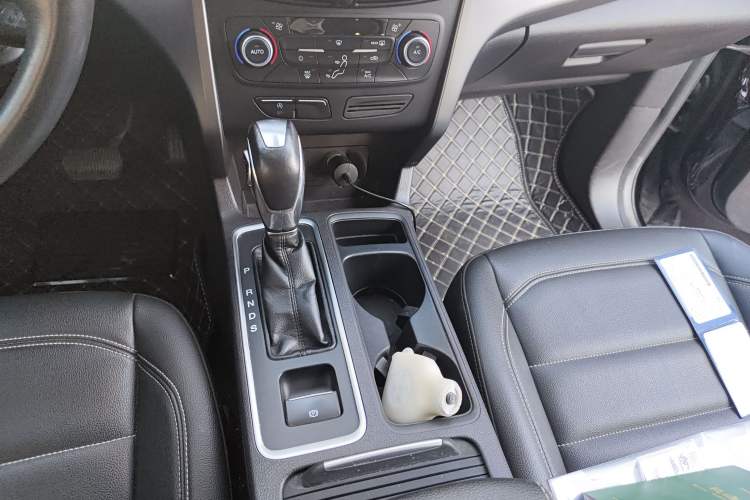 Used Ford Kuga 2019 EcoBoost 180 Two-Wheel-Drive Platinum Edition China VI Standard Gear Lever